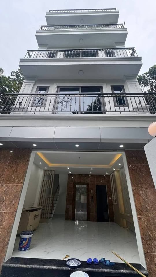 Siêu phẩm thang máy Tây Mỗ, nhà xây đơn lập, ngõ thông, gần trường học các cấp, giá 8.9 tỷ