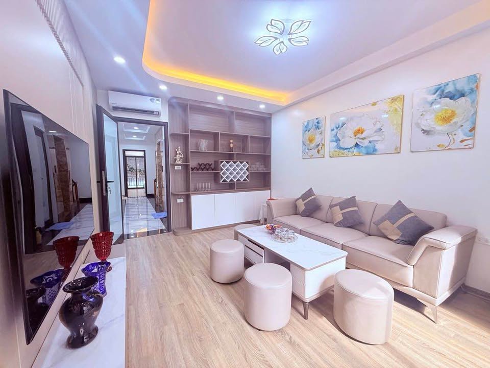 Nhà Long Biên 60m², 5 tầng thang máy, ở sướng, cho thuê cũng lời