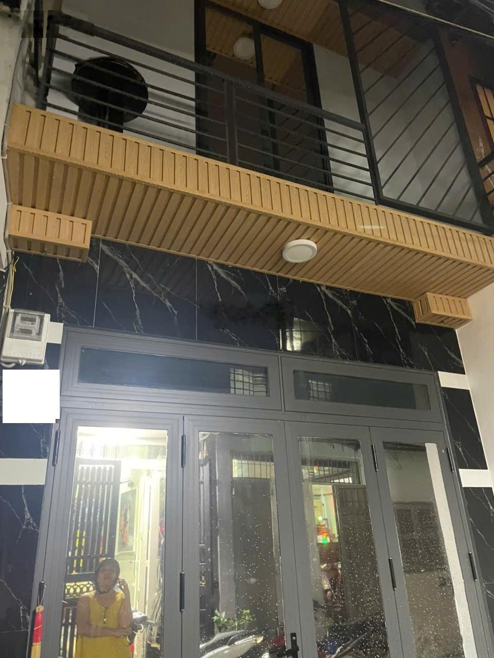 Giảm 200tr bán nhà đẹp 1 trệt 1 lầu - đường Lạc Long Quân, Phường 10, Quận Tân Bình giá bán 2,4 tỷ