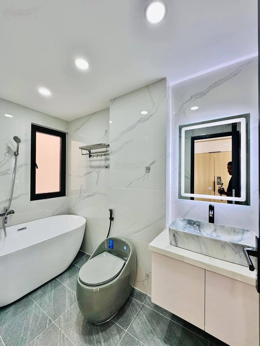 Nhà đang cho thuê 26tr tháng Đường Tân Cảng - Bình Thạnh giá 4tỷ260/80m2. Gần ga Tân Cảng