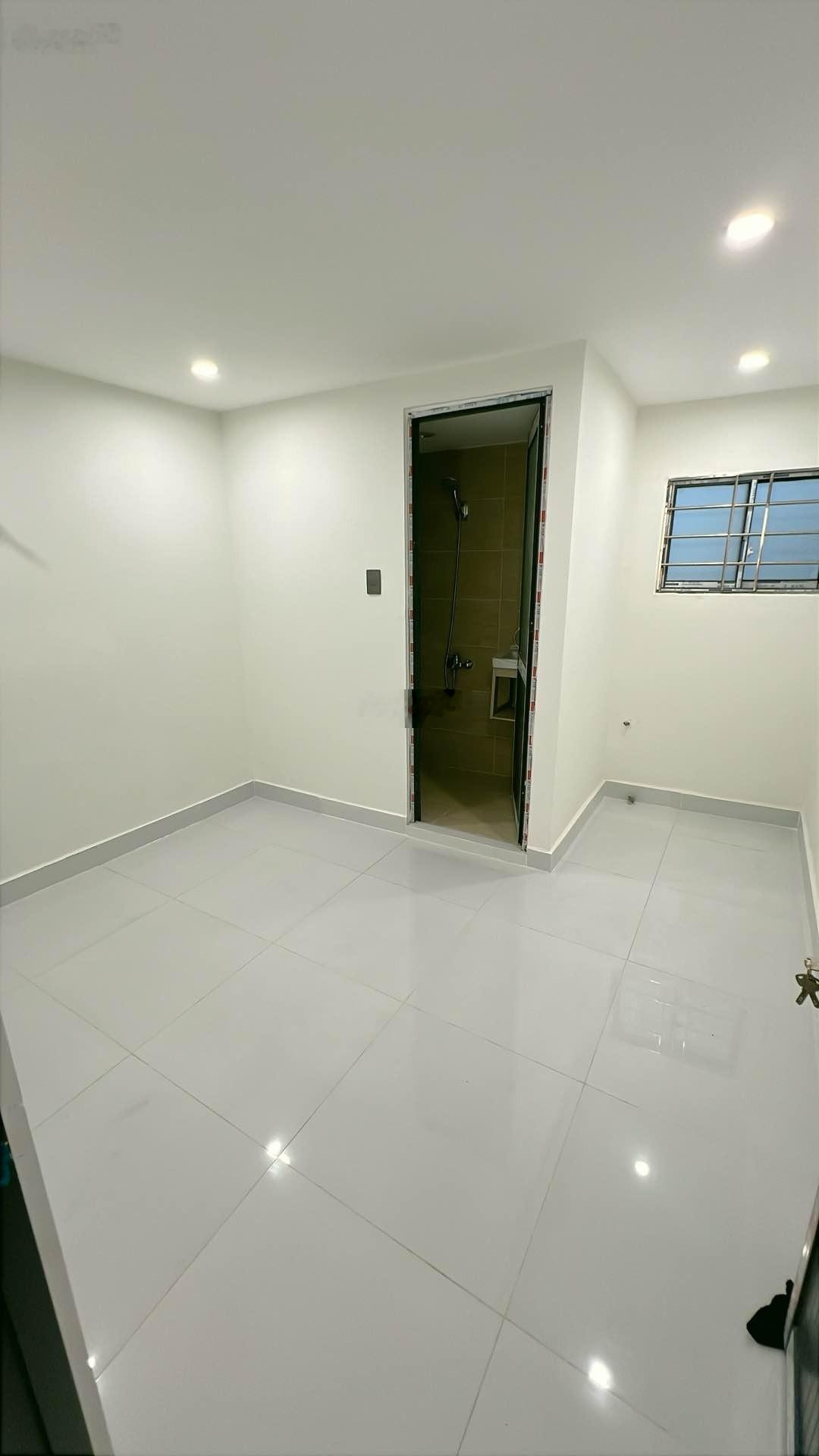 Mới keng - ở ngay trung tâm Quận 1, Nguyễn Văn Cừ, 40m2, nhỉnh 6 tỷ