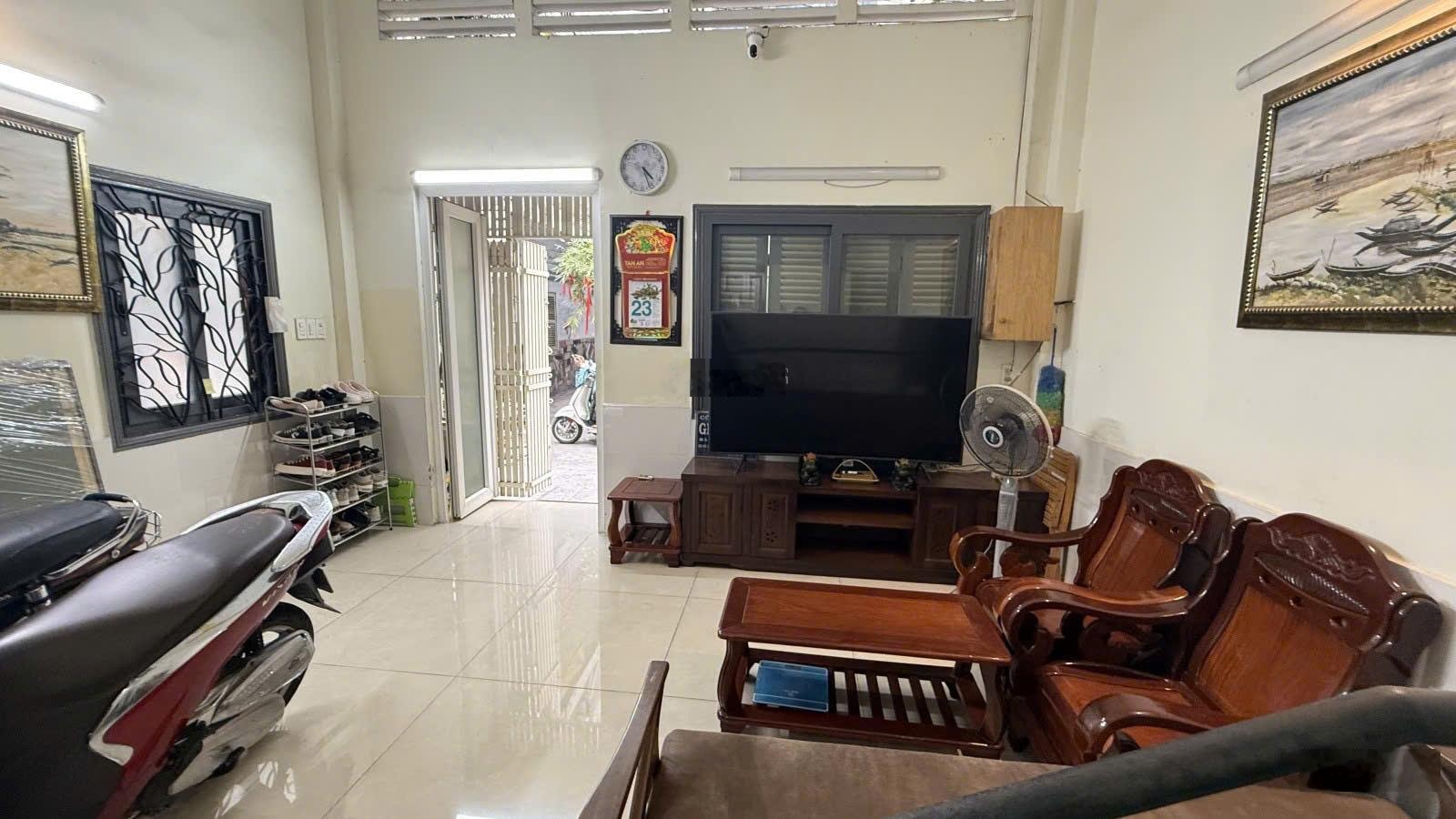 Sát mặt tiền đường 3 Tháng 2, ngang 4.6m hiếm Q10 hẻm xe hơi, 5 tầng BTCT, giảm gần 1 tỷ