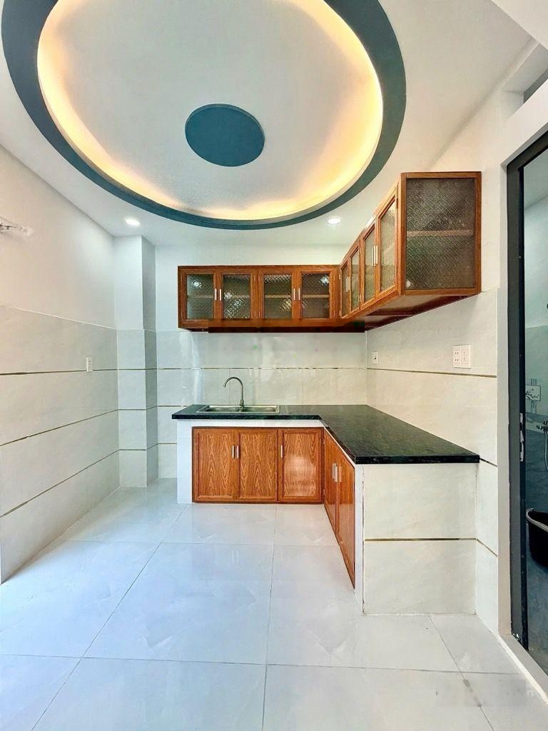 Nhà mới 2 tầng. Đường Hương Lộ 2, quận Bình Tân. Ngang hơn 4m. Mà chỉ hơn 2 tỷ xíu