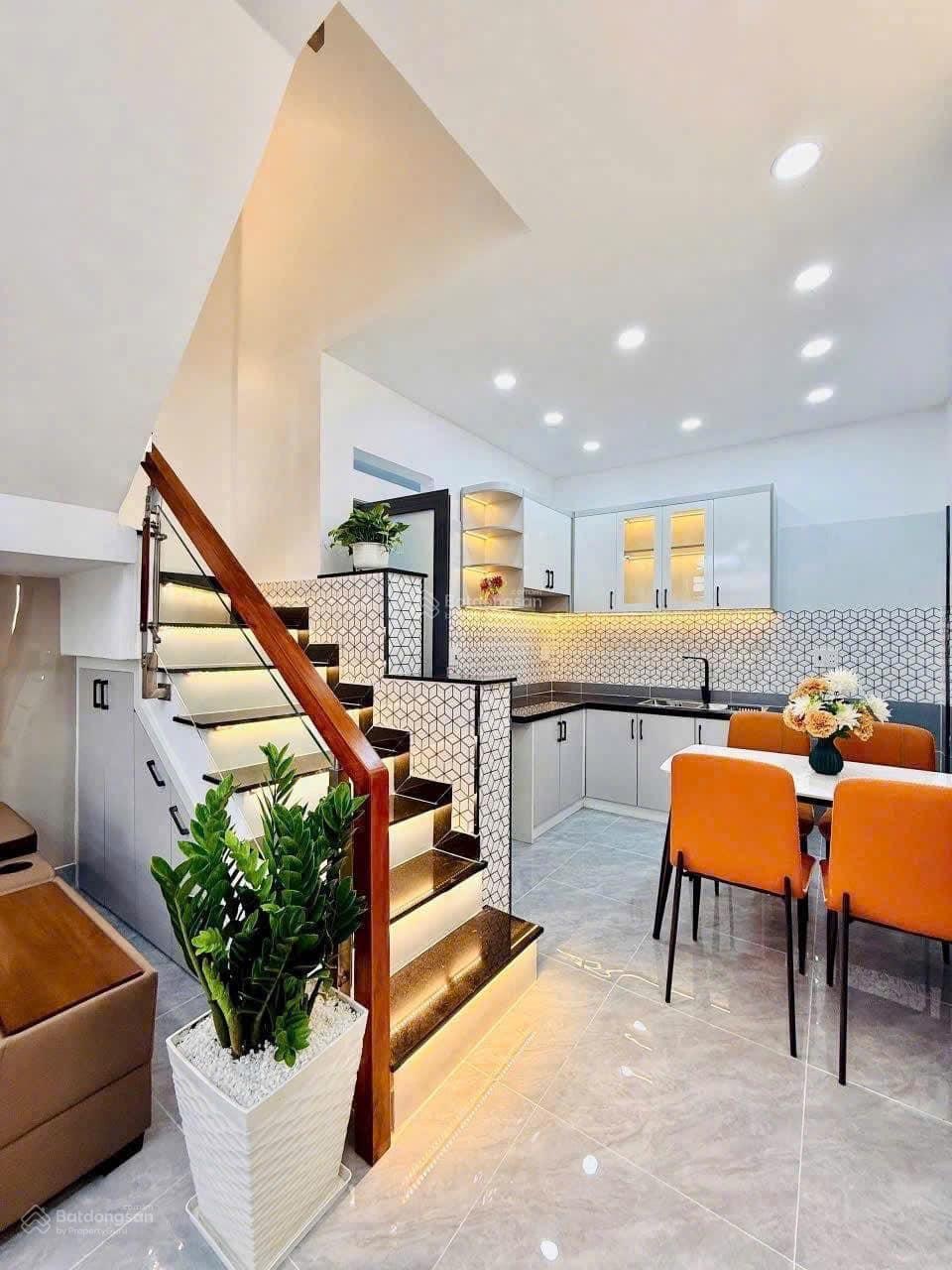 Bán nhà riêng tại Trần Bá Giao 40m2/ 2,5 tỷ, 4PN, 4WC , Gò Vấp, HCM