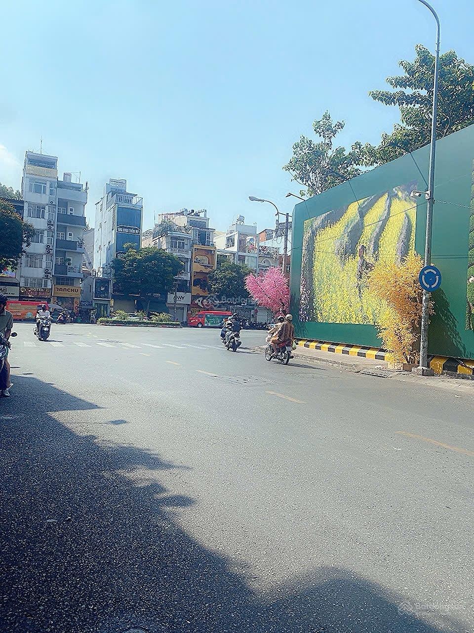 Nhà phố đi bộ bùi viện, sổ đẹp, ko qh - 23m2, 2tầng - 4.65tỷ