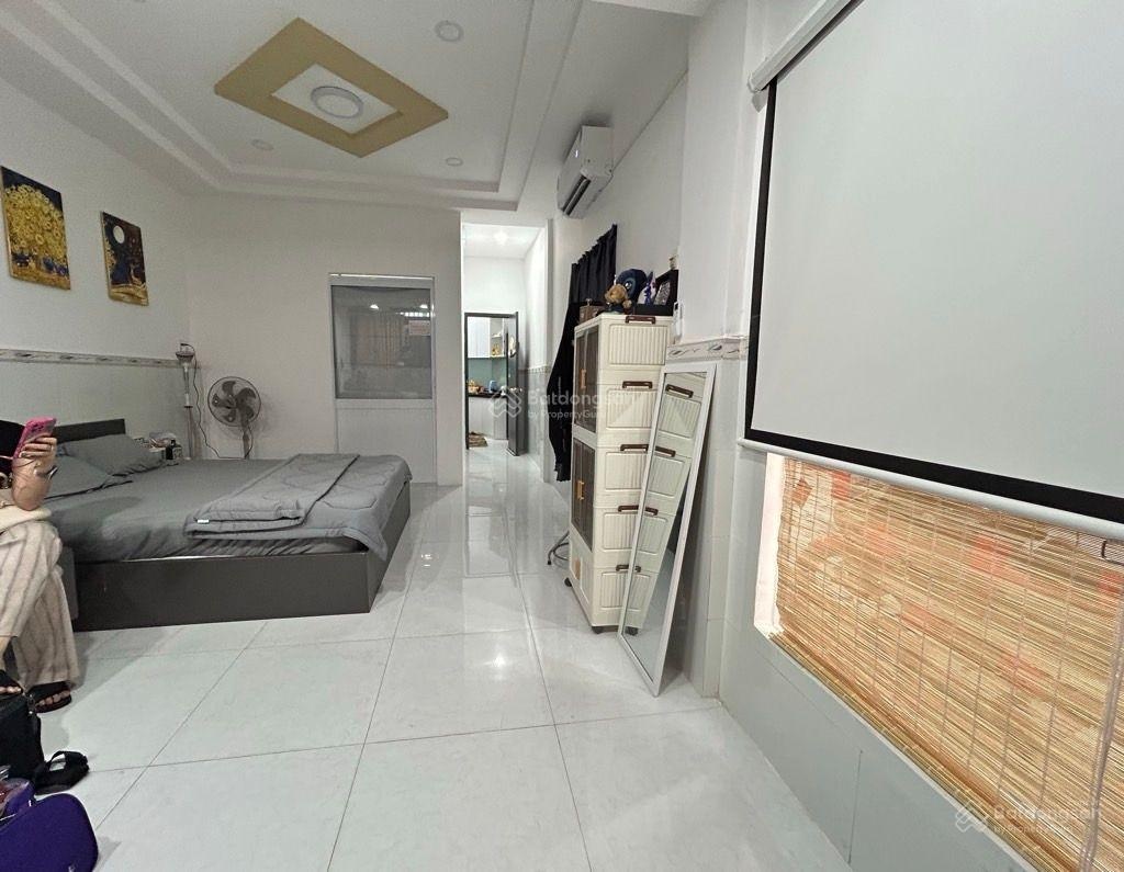 Nhà hiếm đường Cách Mạng Tháng cách mặt tiền vài căn, Phường 13, Quận 10. Giá 7,5 tỷ thương lượng