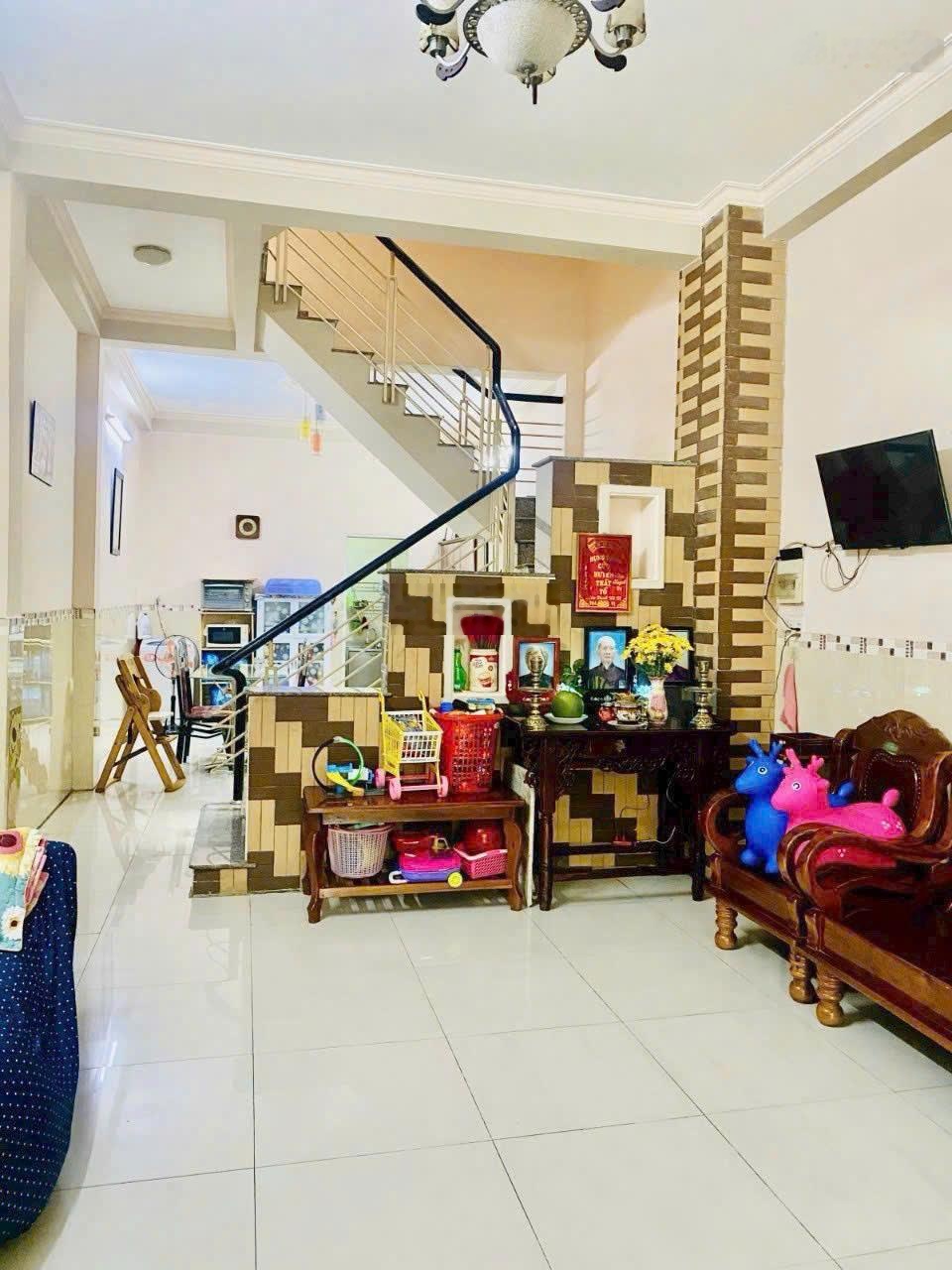 Người thân cần bán gấp nhà DT 59m2 giá 2tỷ590tr Lê Quang Định, P1, Gò Vấp. Nhà SHR