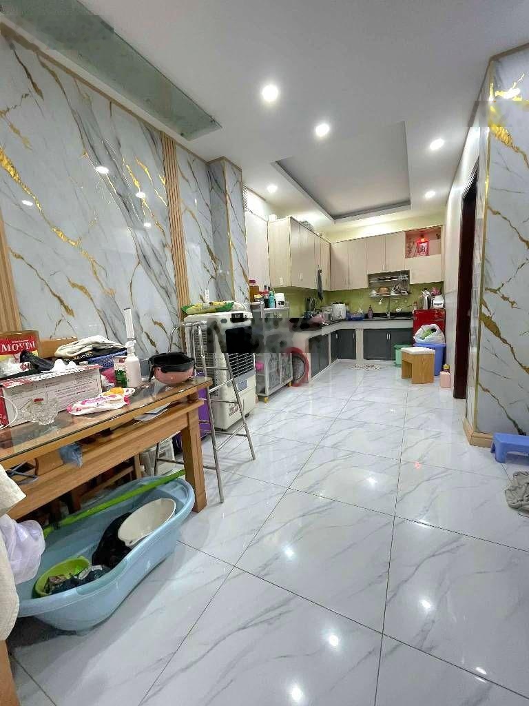 Bán nhà 65m2 gần SBTSN SHR hoàn công đủ DT ngang khủng 5m dài 13 hiếm nhất khu vực - Tân Bình