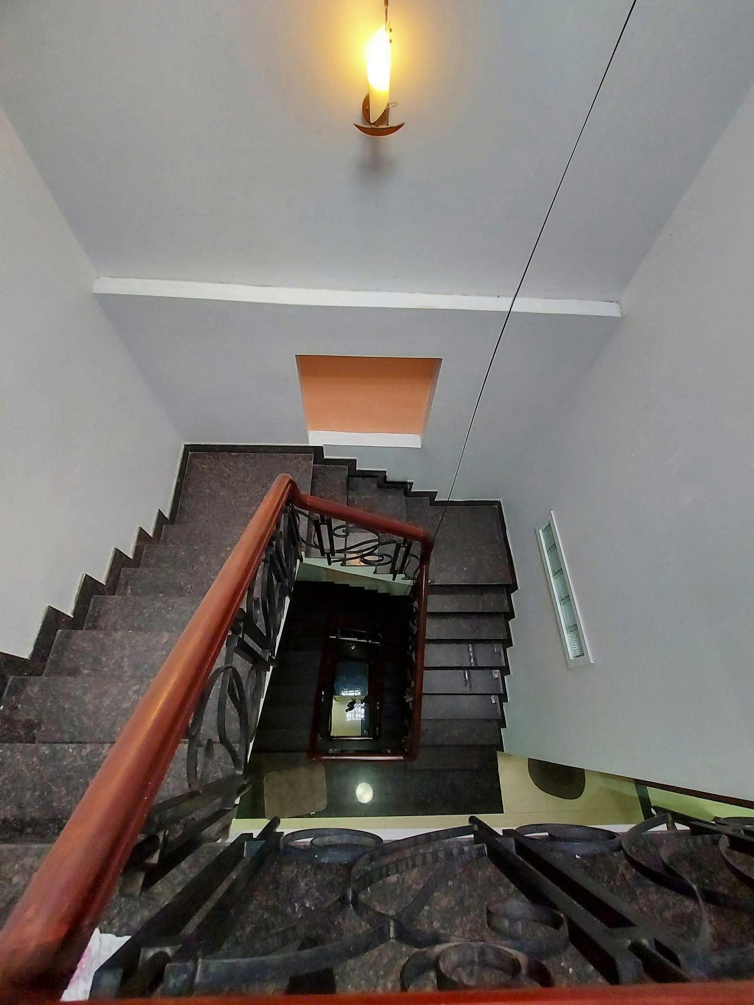 Nguyễn Tri Phương Quận 10 - 56m2 (4x14), 4 tầng, cách ô tô tránh 20m