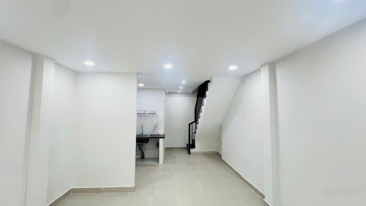 (NEW) SÁT MẶT TIỀN - Nhà 2 tầng Ngô Quyền trung tâm Q.10 (32m2)ngang 4m, cho thuê 12 triệu/tháng.