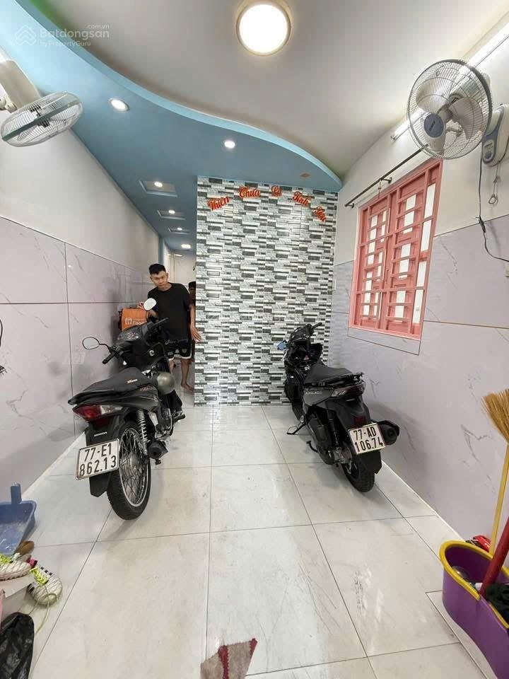 Bán nhà Tân Bình 3 tầng đường Bùi Thế Mỹ 25m2 chỉ 3.35 tỷ, LH: 0907082141