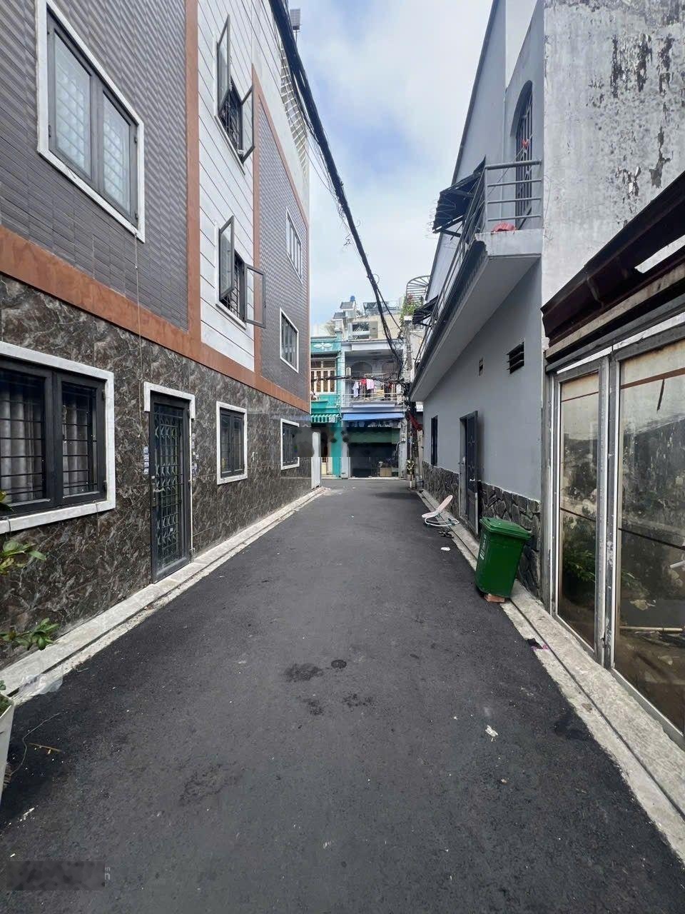 Bán Nhà riêng tại Dương Đức Hiền,hẻm xe hơi nhựa thông