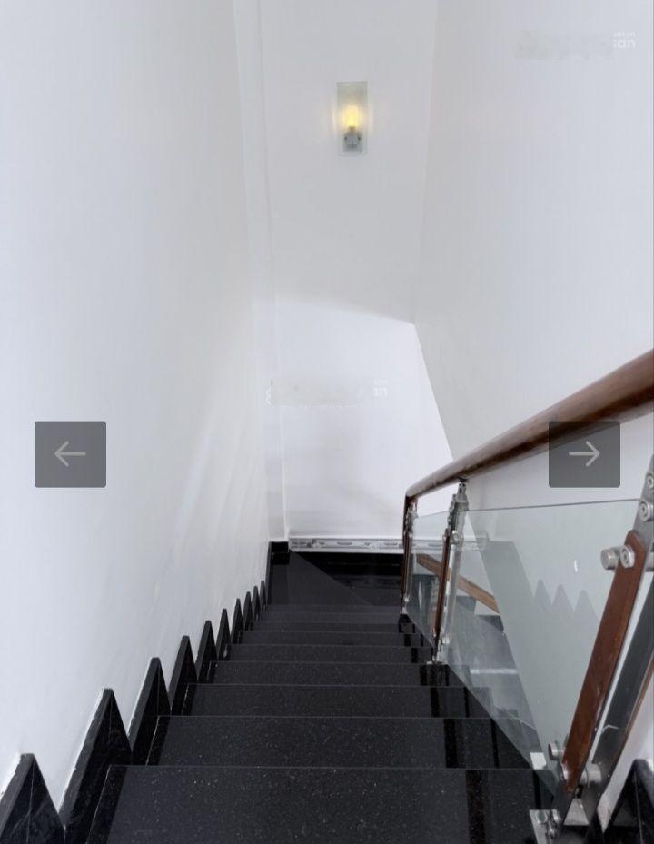 Bán NR tại Lạc Long Quân, Giá Thương lượng 4,55 tỷ, 45m2, 2PN, 2WC, đẹp, nhiều tiện ích bủa vây