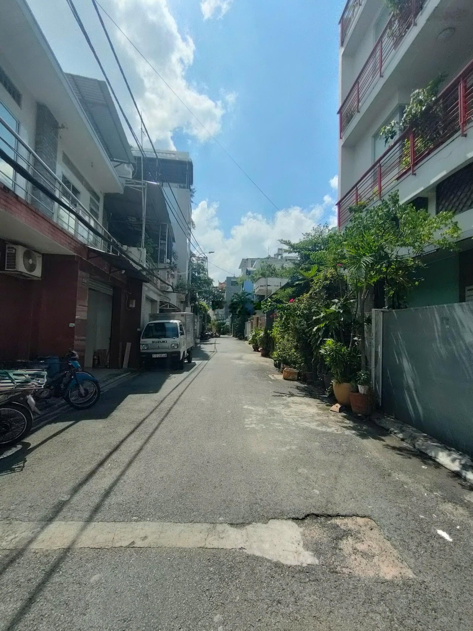 Nhà mới đẹp HXH 6m Hoà Bình - Đầm Sen chỉ nhỉnh 4 Tỷ