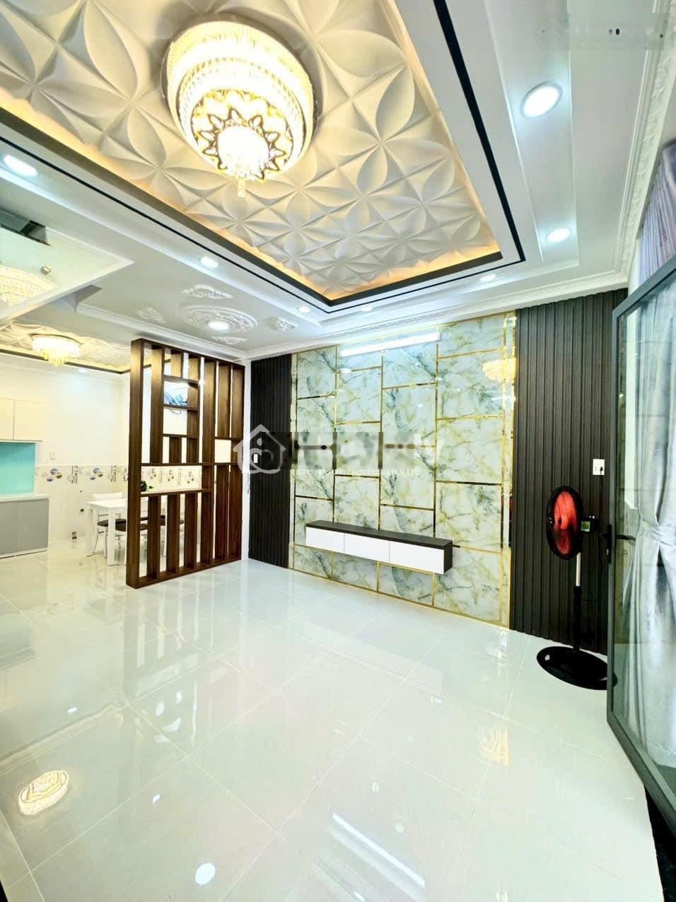 Chủ ngộp bank bán gấp căn nhà 58m2 hxh 5m đường Đồng Đen, quận Tân Bình,sổ riêng-giá 980tr