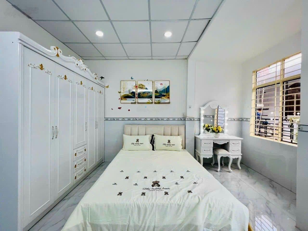 Chủ Xuất Ngoại Bán Nhanh Trong Tháng Trần Hưng Đạo Q5, 39.8m2 Giá 2 Tỷ340 Tr 2 tầng cốt thép SHR