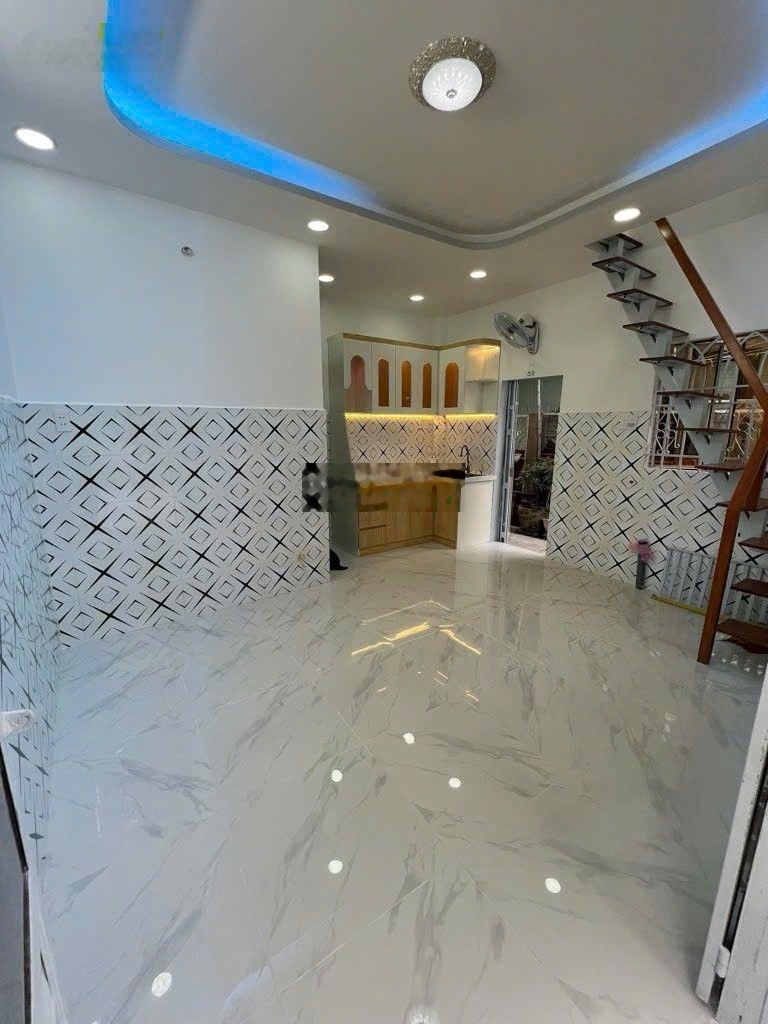 Nhà Q6 gần vòng xoay Phú Lâm, gần Coopmart Phú Lâm, kế Điện Máy Xanh, vài bước ra hẻm xe tải thông.