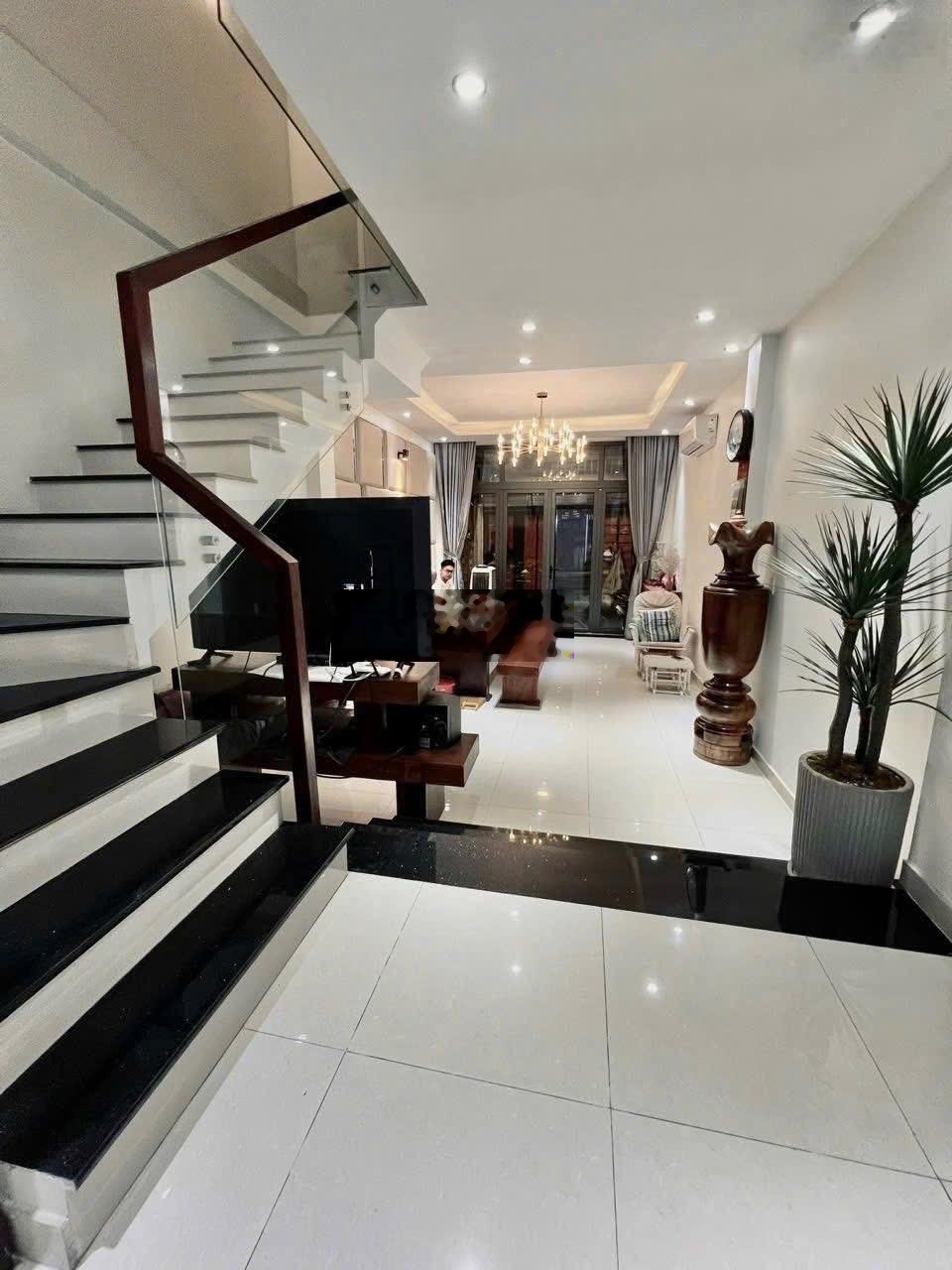 Chủ cần tiền bán gấp nhà Vĩnh Viễn-P2-Q10, gần cao đẳng Kinh Tế. Giá 4tỷ3 - 82m2 đang cho thuê 25tr