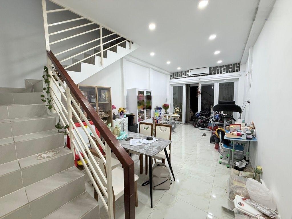 Hiếm có khó tìm! Nhà HXH thông ngay Cách Mạng Tháng 8, 4*10, giá chỉ hơn 6 tỷ