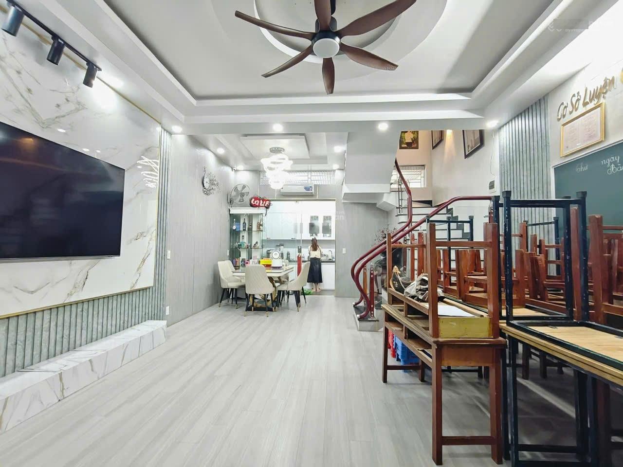 Tôi cần bán gấp căn nhà hẻm ô tô nằm ở Lê Quang Định, P1, Gò Vấp - 62m2 - giá 3tỷ350