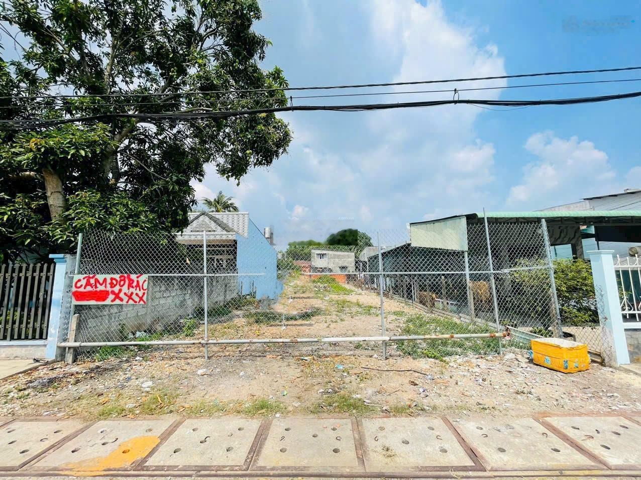 Kẹt tiền bán lô đất hơn 400m2, 600tr, có thổ cư Tỉnh lộ 8, Tân Thông Hội