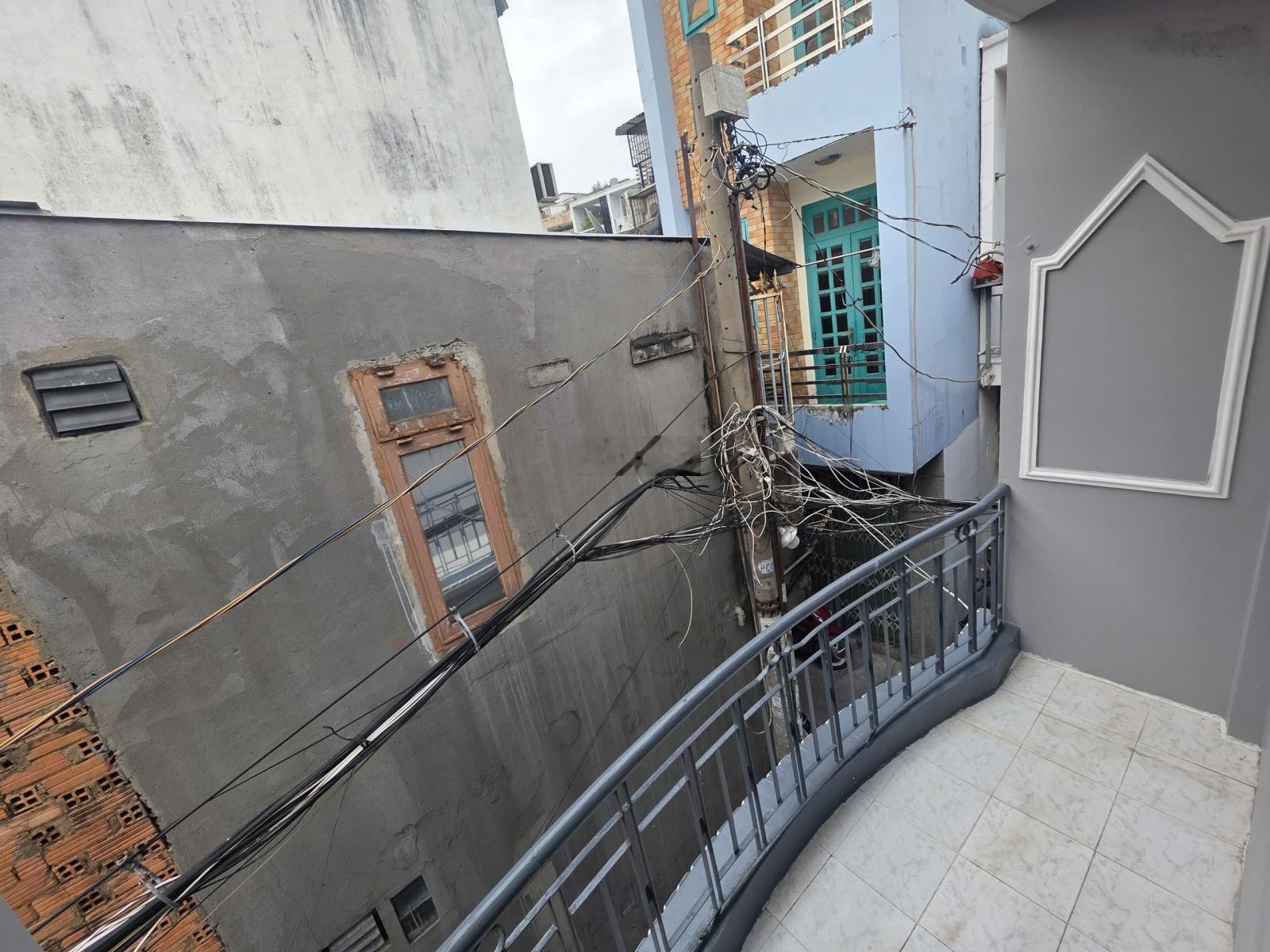 Bán nhanh nhà 2 mặt hẻm 35m2 Thạnh Mỹ Tây, HCM, cách Metro Văn Thánh Chỉ 50M, giá cực tốt