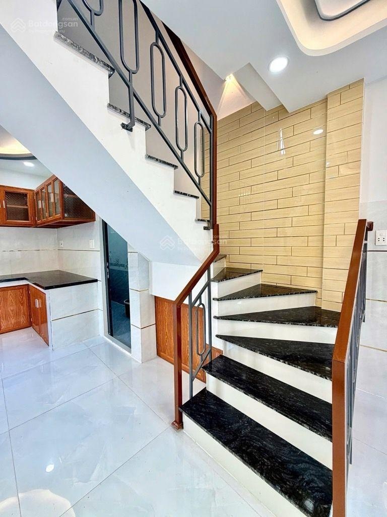 Nhà mới xây,2 tầng kiên cố, sổ đẹp2026, công nhận đủ,2tỉ98, ngay Bình Trị Đông.