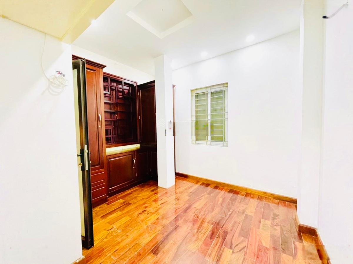 Hiếm, lô góc 3 thoáng. Ngõ thông ba bước ra phố. Dt 16m 5T mt3,3m giá 3,9 tỷ