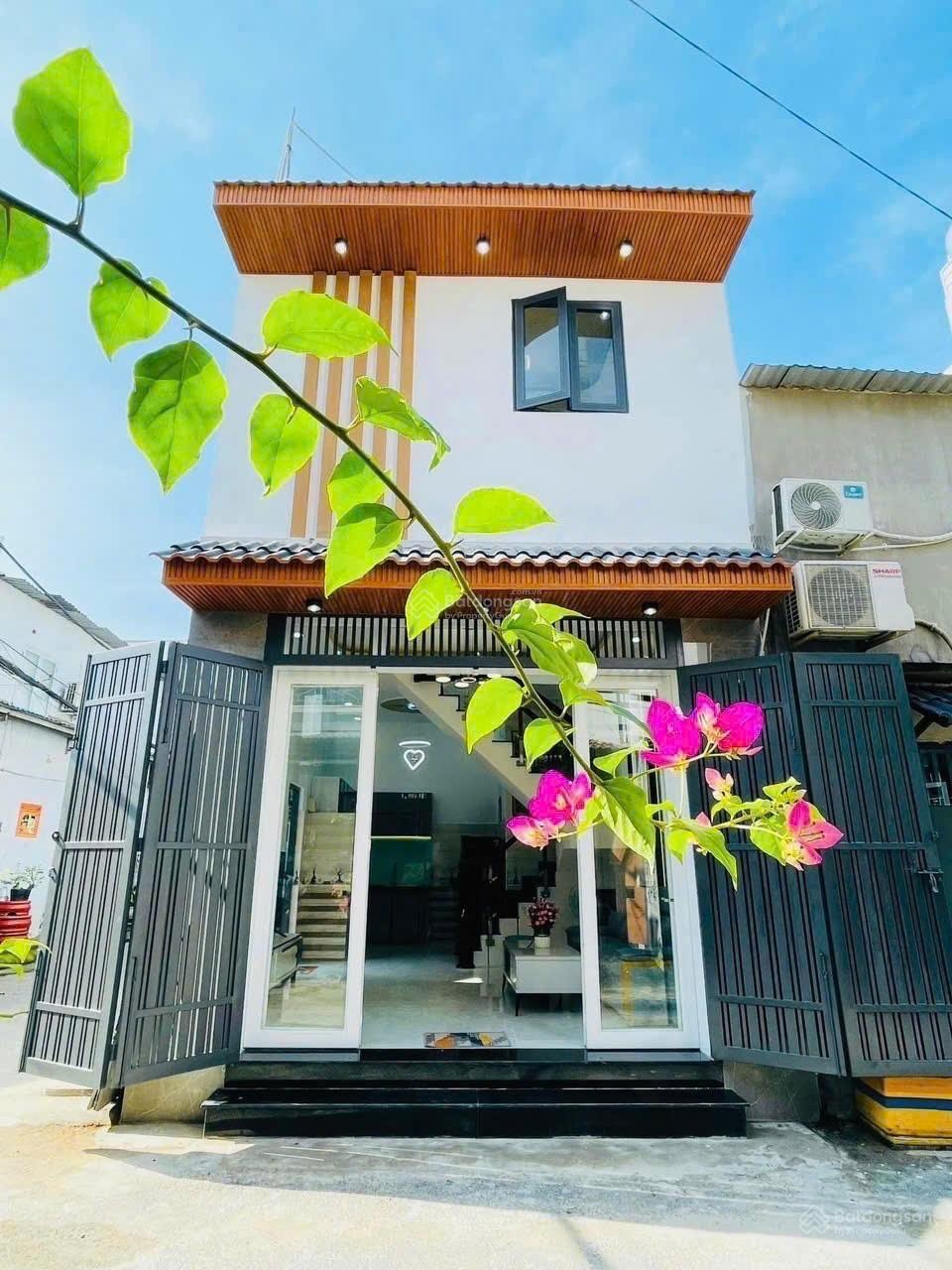 4ty350,nhà căn góc 2 mặt tiền,gần emart phan huy ích,ô tô đậu cửa