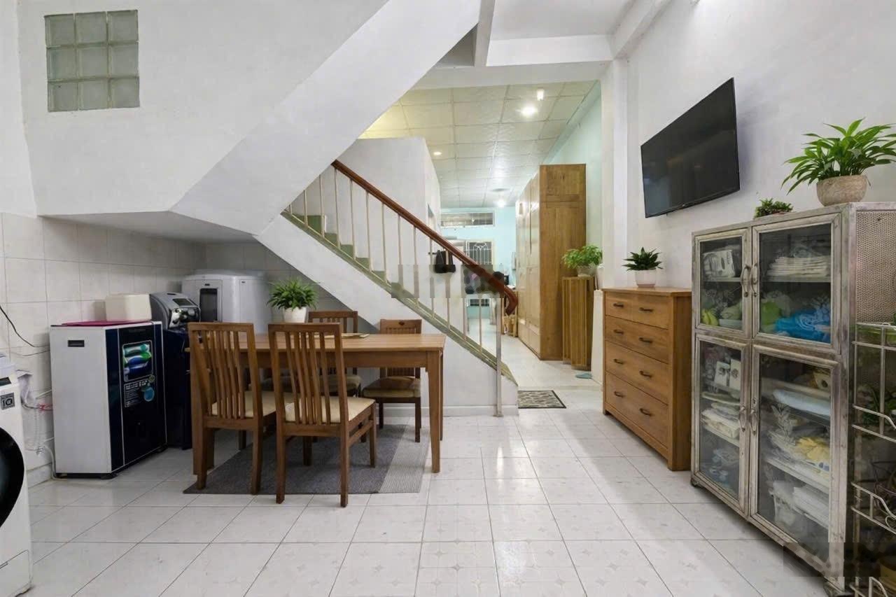 Nhà trung tâm quận 10 ngang 4.5m, diện tích: 4.5m x 14.5m