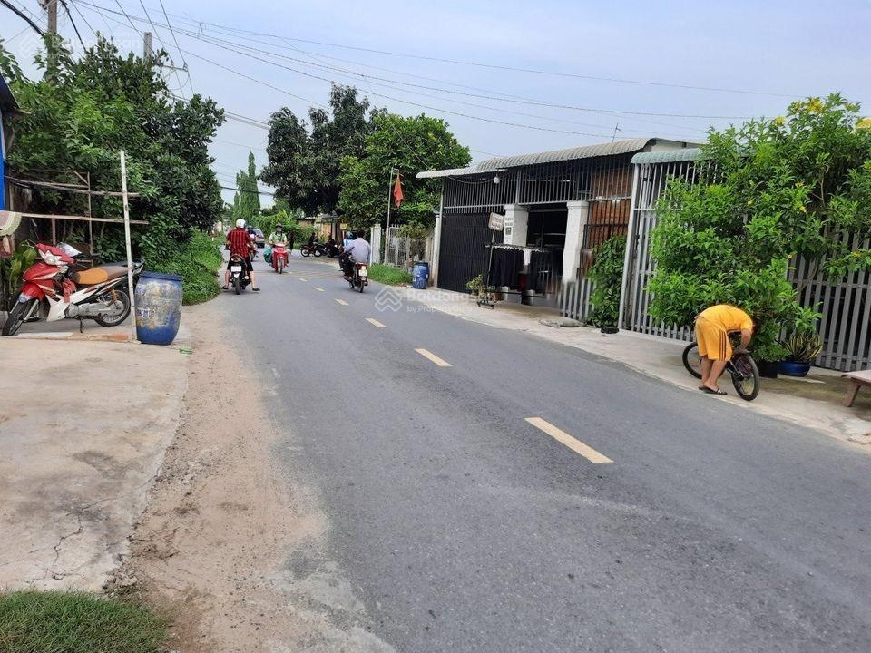 Dt: 80m2. giá 630 triệu. bán lỗ lô đất nằm gần chợ việt kiều, tân thông hội. sổ hồng riêng.