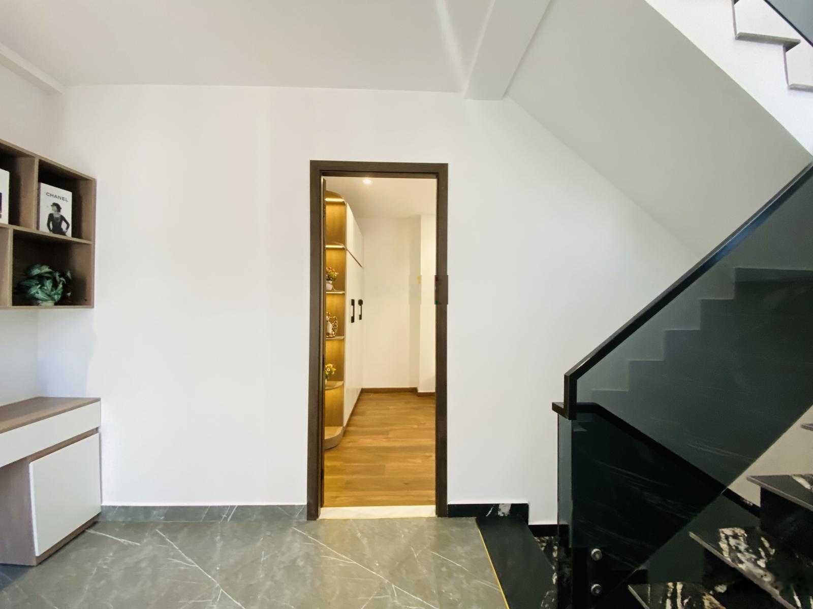 Hàng thơm ngang 9x6m Phan Huy Ích P12 - 3 tầng - sát Emart - 3.68tỷ