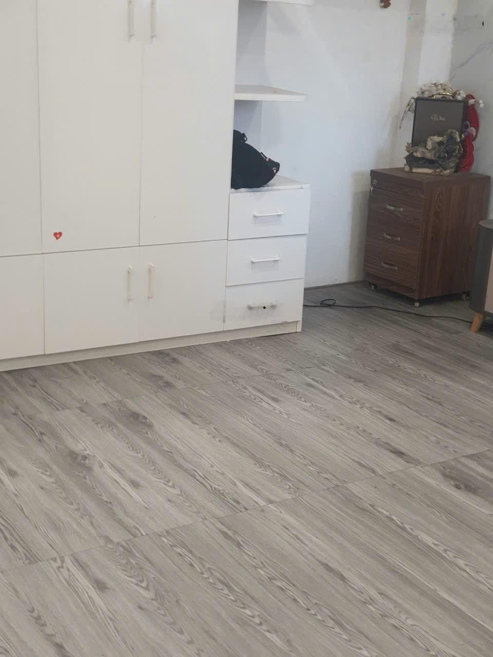 Hiếm quá, Nhỉnh 1 tỷ, nhà phố Hàng Bún, Q Ba Đình, 40m2, 2 ngủ, có sổ đỏ chung, 1,2 tỷ.