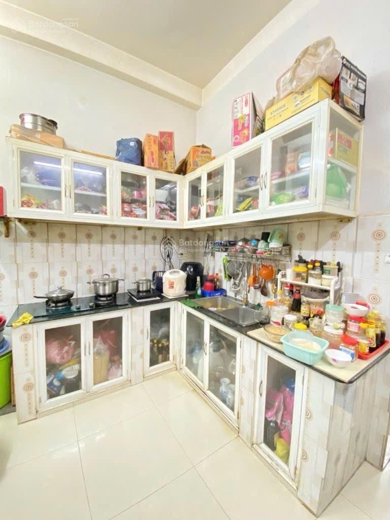 Quận 1 - 5,8tỷ - Nguyễn Văn Cừ - Cách MT 40m - 33m2(3x10m), 4tầng