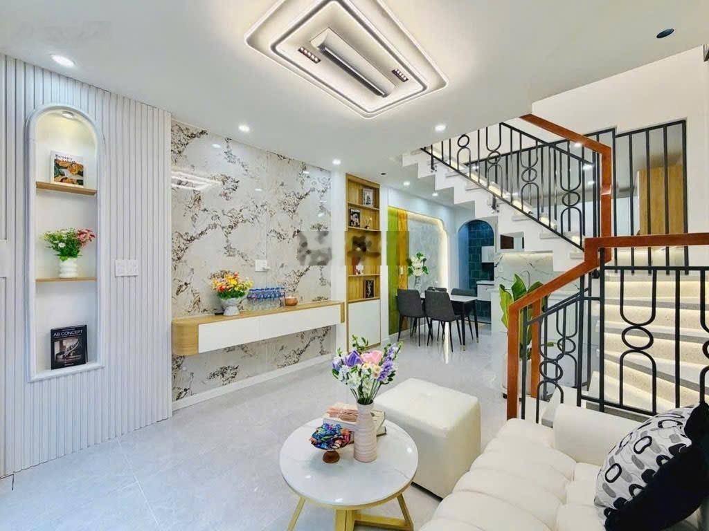 NỞ HẬU HỄM XE HƠI .4,680 TL Lê Văn thọ gò vấp