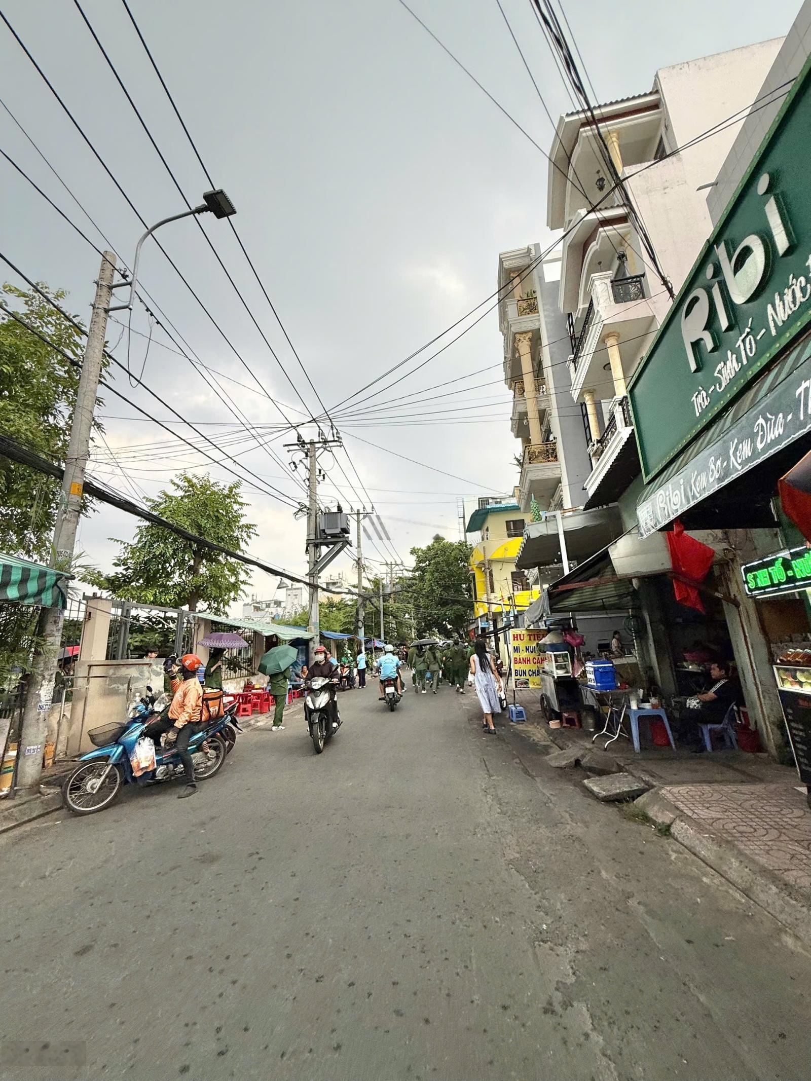 Nhà ngang 4m dài 10m sát đh công thương