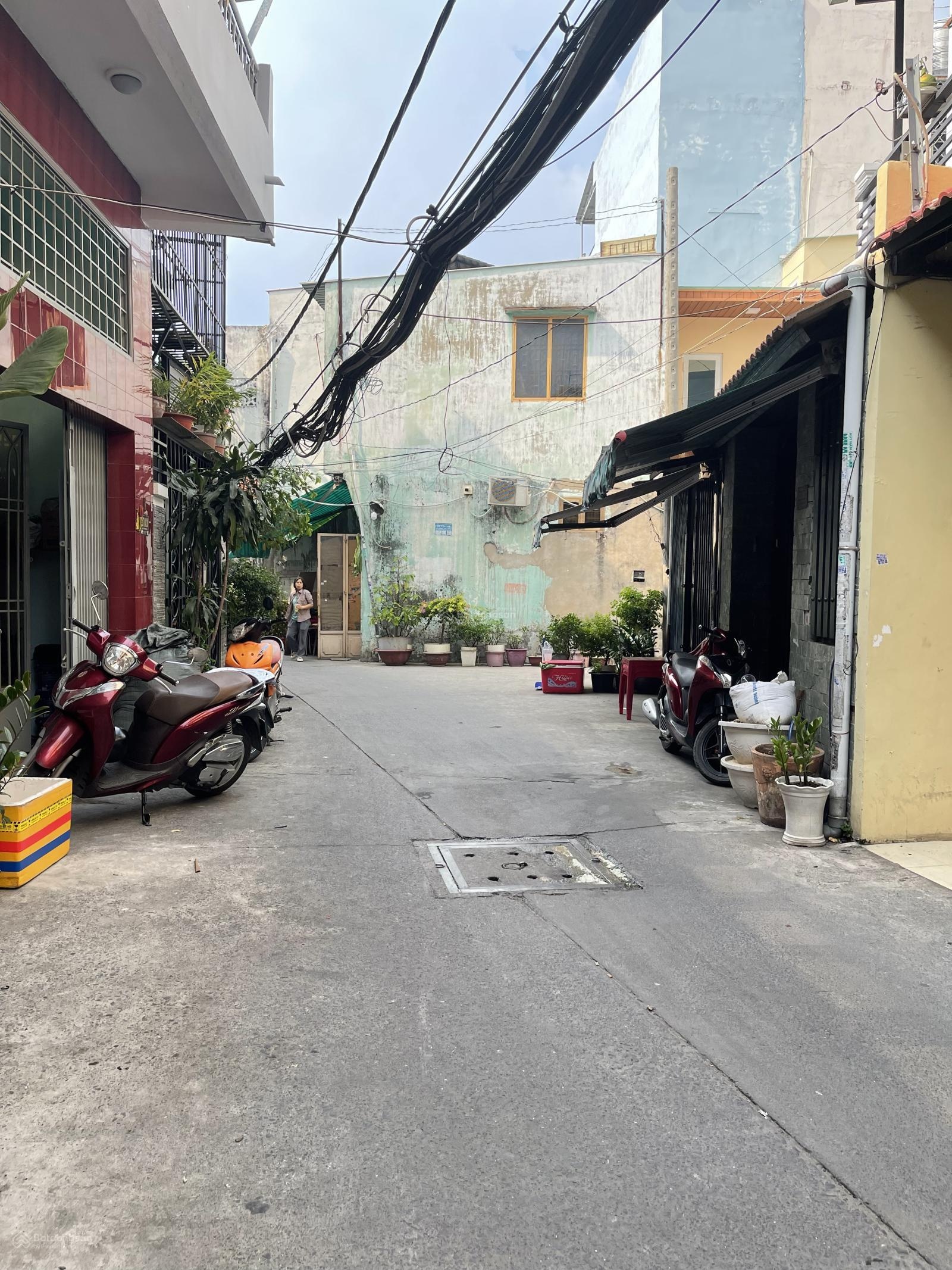 Xe hơi đậu cửa Ni Sư Huỳnh Liên 30m2 chỉ 4.8 tỷ