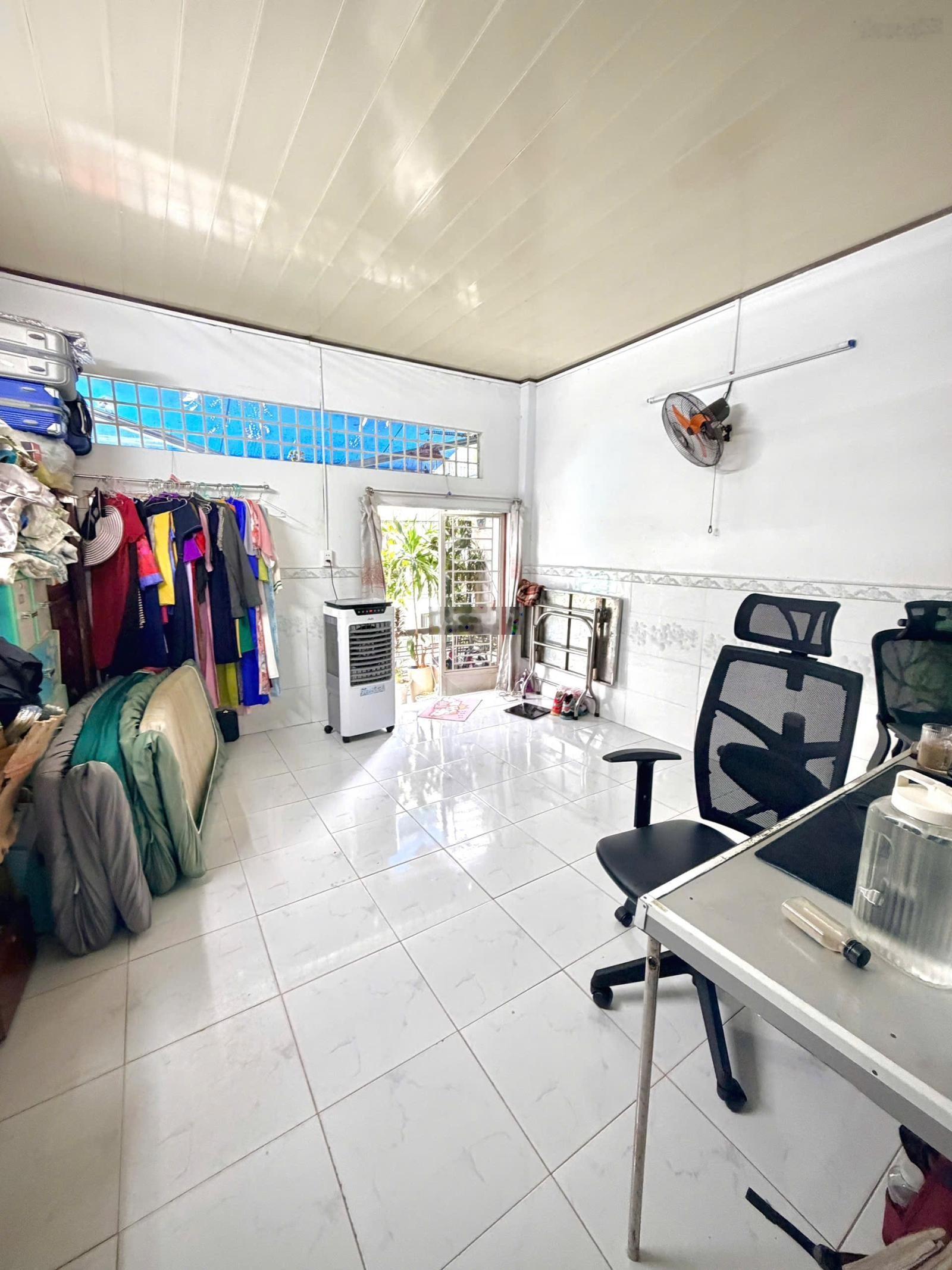 Nhà 1 lầu đẹp ở liền 4-9m hẻm 4m ngay khu chợ vải phú thọ hoà