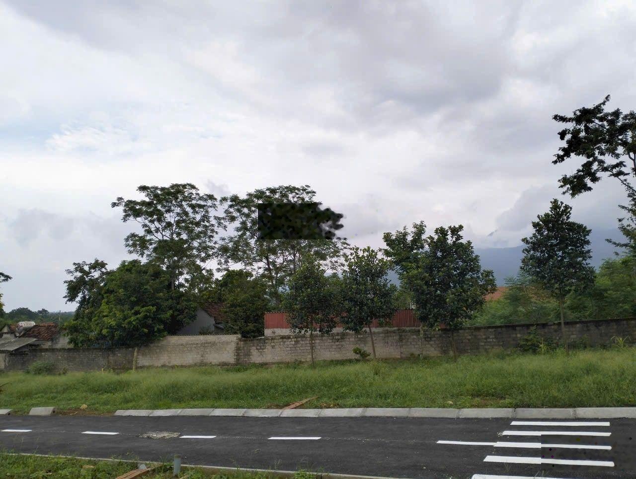 1,75 tỷ sở hữu 300m2 có 150m2 đất ở, mặt tiền 17m,bám đường nhựa K9 Đá Chông, khu dân cư phát triển