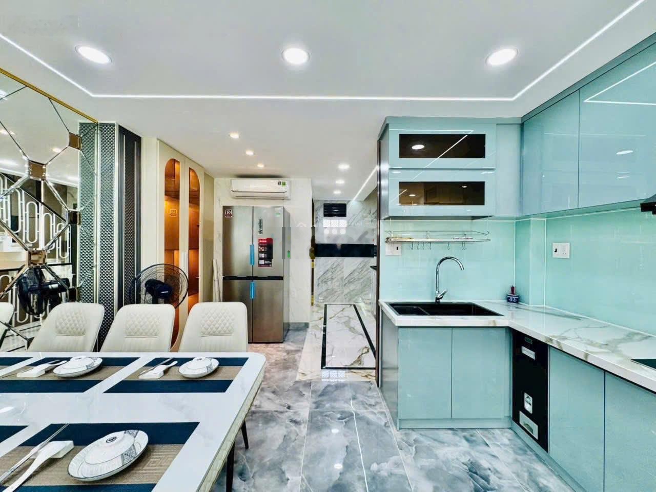 Cô Nga cần bán gấp nhà hẻm Lê Văn Sỹ P.6 Quận 3. Giá:3,65 tỷ. DT:65m2. 5Tầng. 1T4L. Sổ hồng riêng