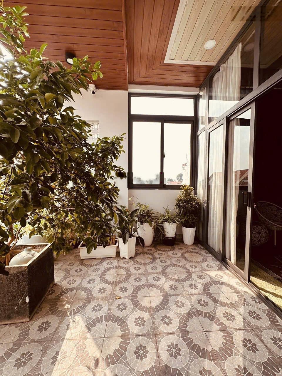 Bán gấp nhà Hoa Cau p7 Phú Nhuận. Giá: 3,25 tỷ. DT: 65m2. 4 Tầng. 4PN 5WC. Sổ Hồng Riêng.