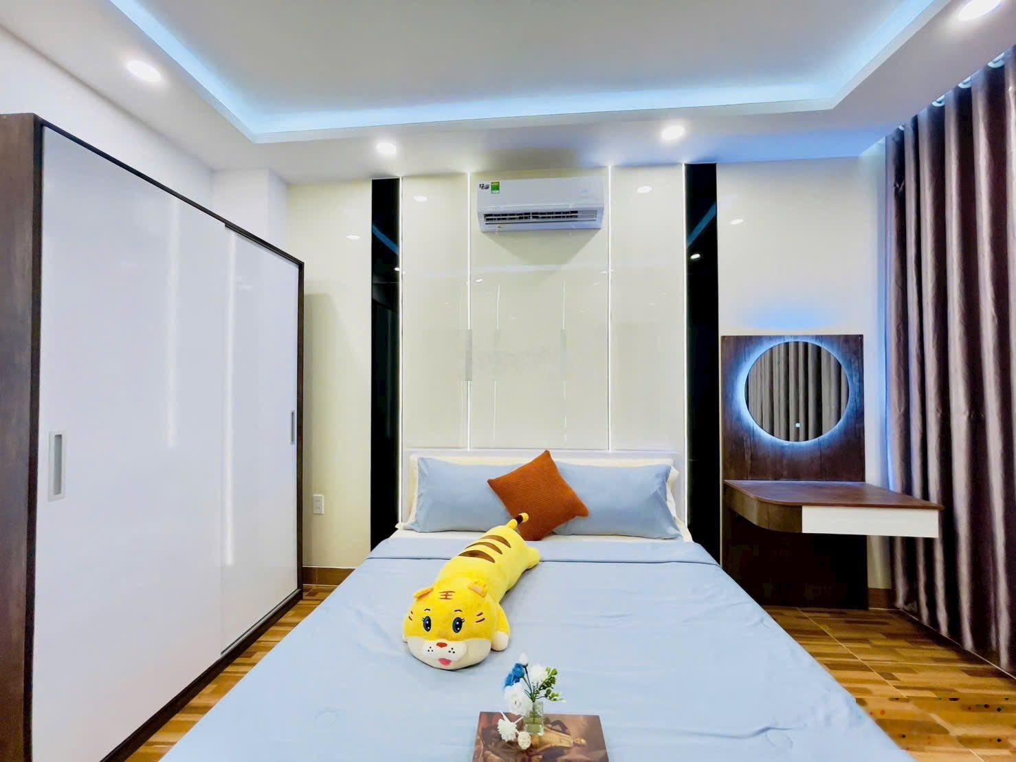 Nguyễn gia trí bình thạnh chủ tôi cần bán 3tỷ 790triệu. dt 67,5m2, shr, hdt kinh doanh cao 23tr/1th