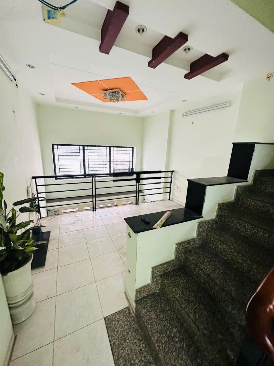 (7.5 Tỷ TL) Nhà CMT8, 5 Tầng (6PN, 7WC) , hẻm 4m, gần Mặt Tiền..!