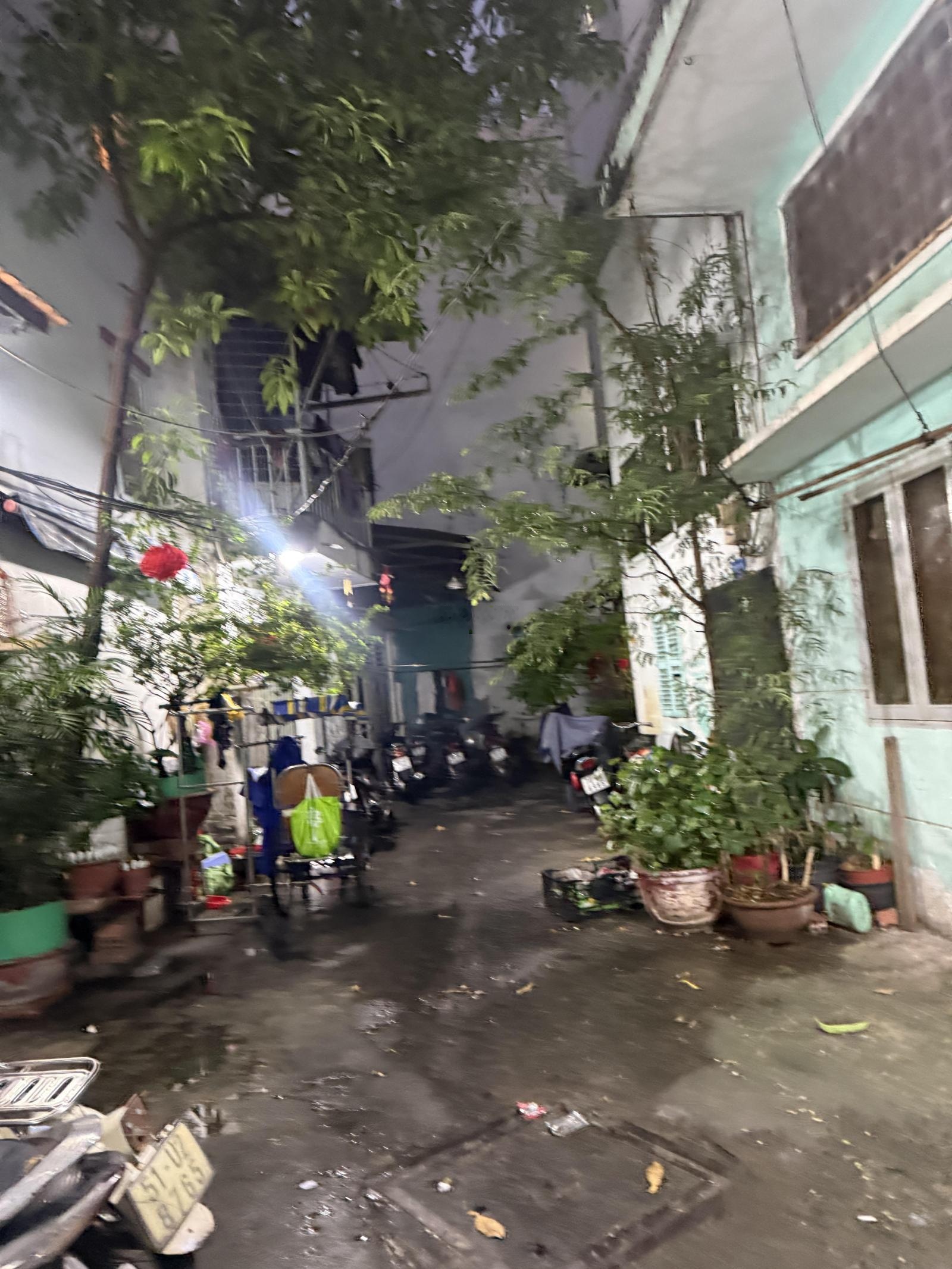 TÂN BÌNH NGANG 5M HIẾM 3 TẦNG BTCT CHỈ 3.X TỶ-Lạc Long Quân- P.8 - Tân Bình vị trí trung tâm, hẻm