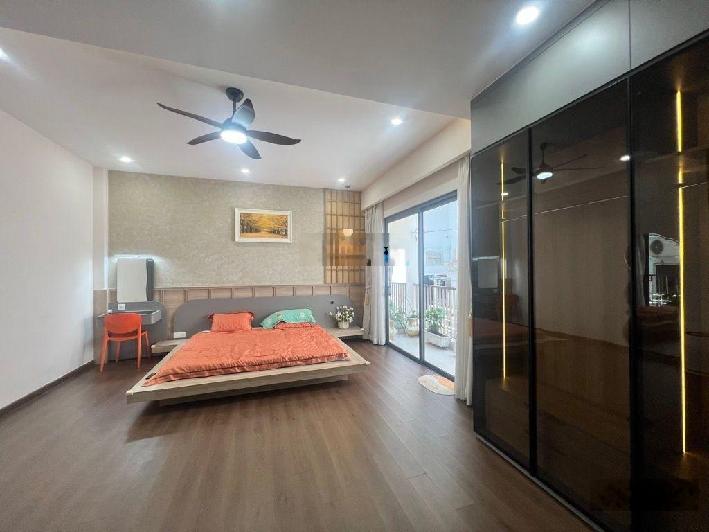 Phong cách nhật ngang khủng long 10m xây 3 tâng