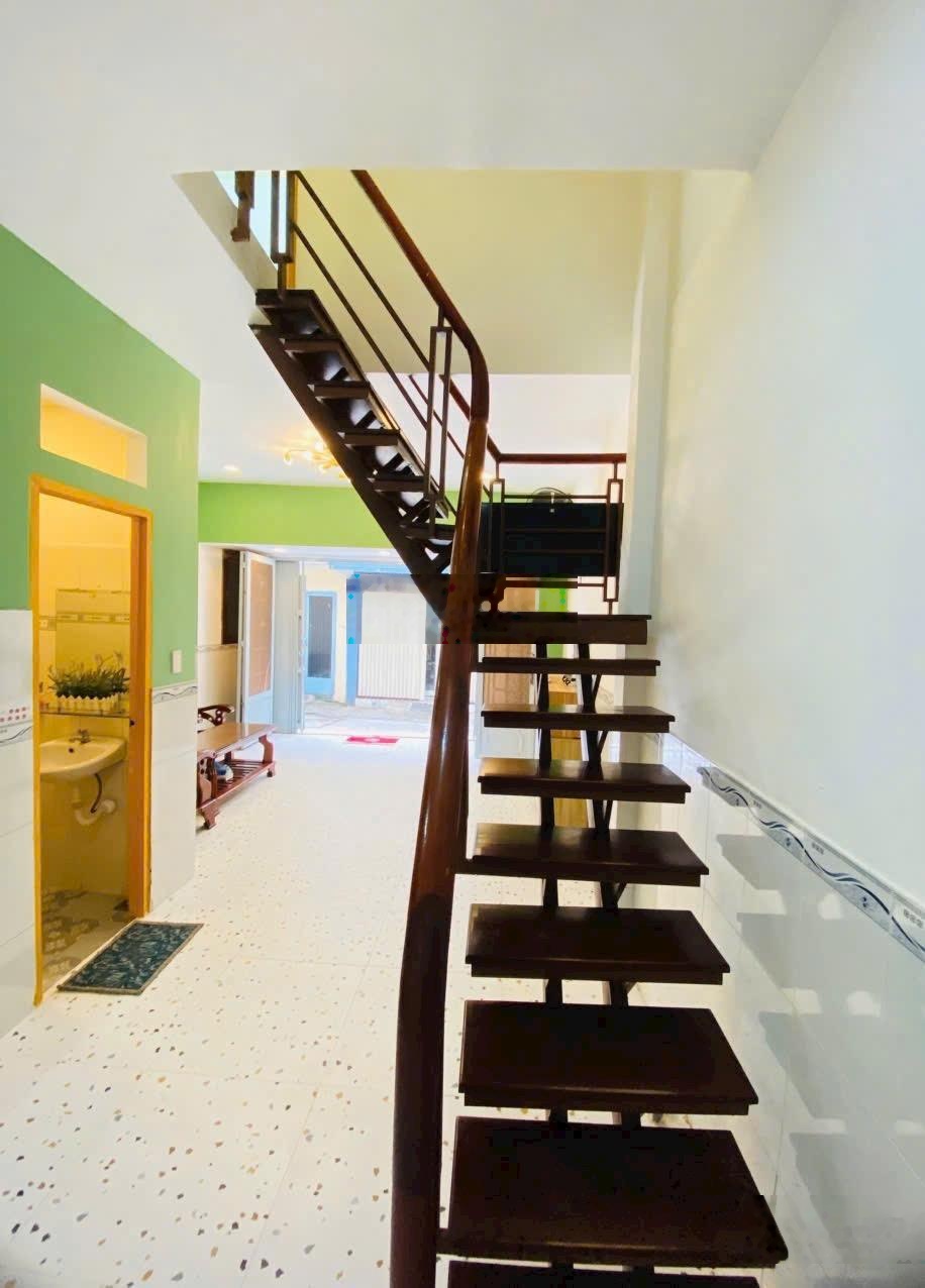 GẤP! Nhà Nhỏ Xinh 4.5x7.5m - Kế Hẻm Xe Tải Lê Trọng Tấn - HXH - Vị Trí VÀNG Cho Thuê- Giá 4tỷ