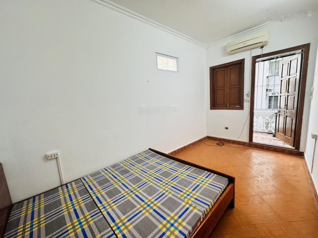 2 thoáng - view trường học - gần phố - trung tâm Hai Bà Trưng - đang cho thuê 10tr/tháng - sổ đỏ