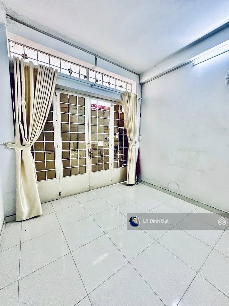 Ngay SVĐ Thống Nhất - ĐH Y Dược - 40m2 vuông A4 - 3 Tầng - sát mặt tiền - chỉ 7 tỷ