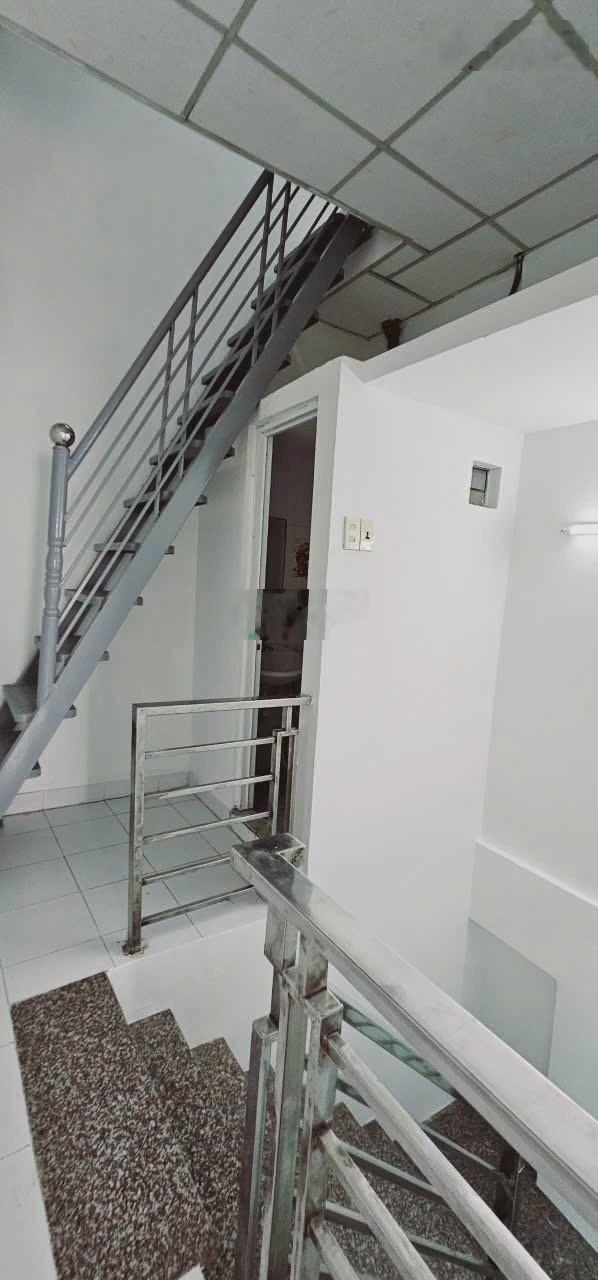 Bán nhà Đặng Minh Khiêm Q. 11, sát mặt tiền, 3 lầu, giá 5.2 tỷ