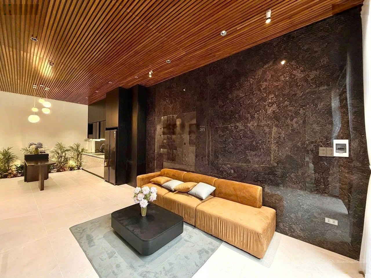 Bán nhà Nguyễn Thị Minh Khai, Bến Nghé, Q1, giá 4tỷ9 gần nhà thờ Đức Bà DT 80m2, thuê 38 tr/th